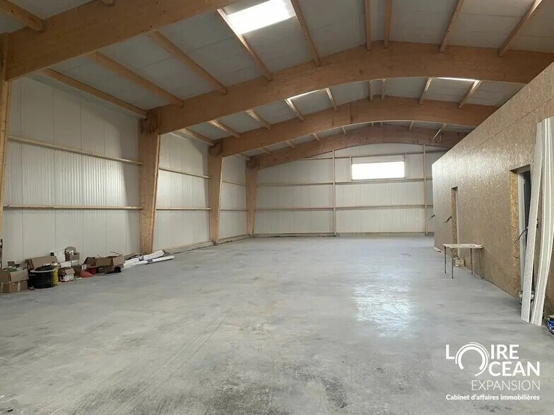 Local d’activités dans LA CHAPELLE-BASSE-MER à louer - Photo intérieure – Image 1 sur 6