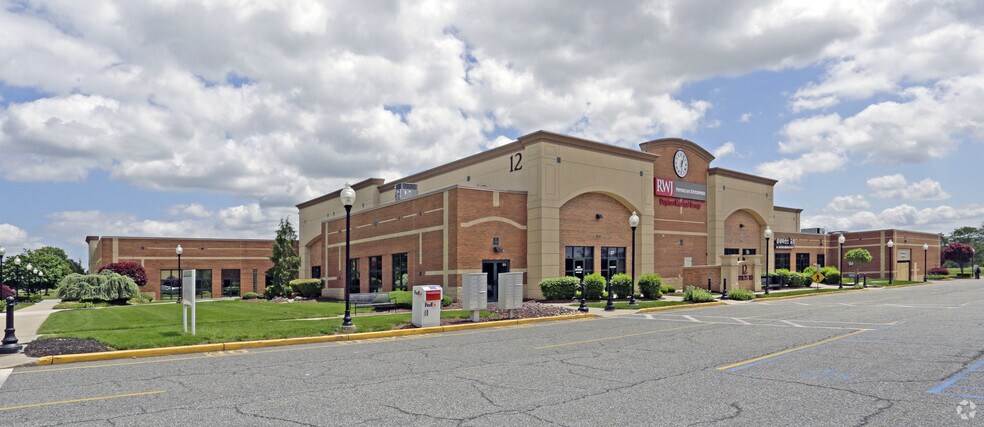 12 Stults Rd, Dayton, NJ à louer - Photo de l’immeuble – Image 3 sur 9