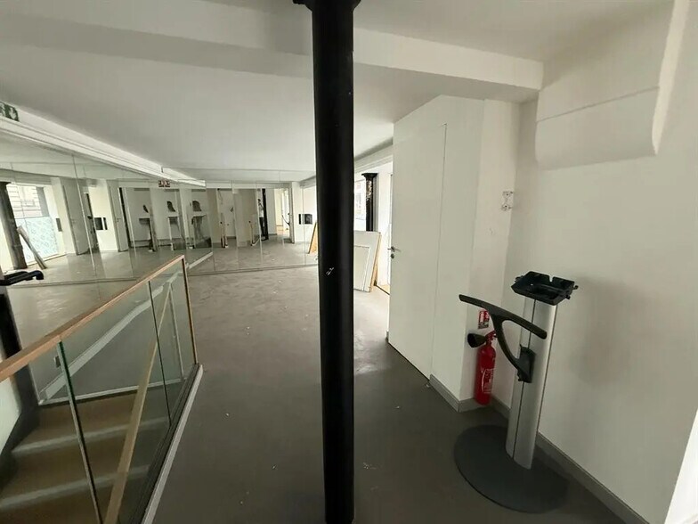 Local commercial dans Paris à louer - Photo de l’immeuble – Image 3 sur 5
