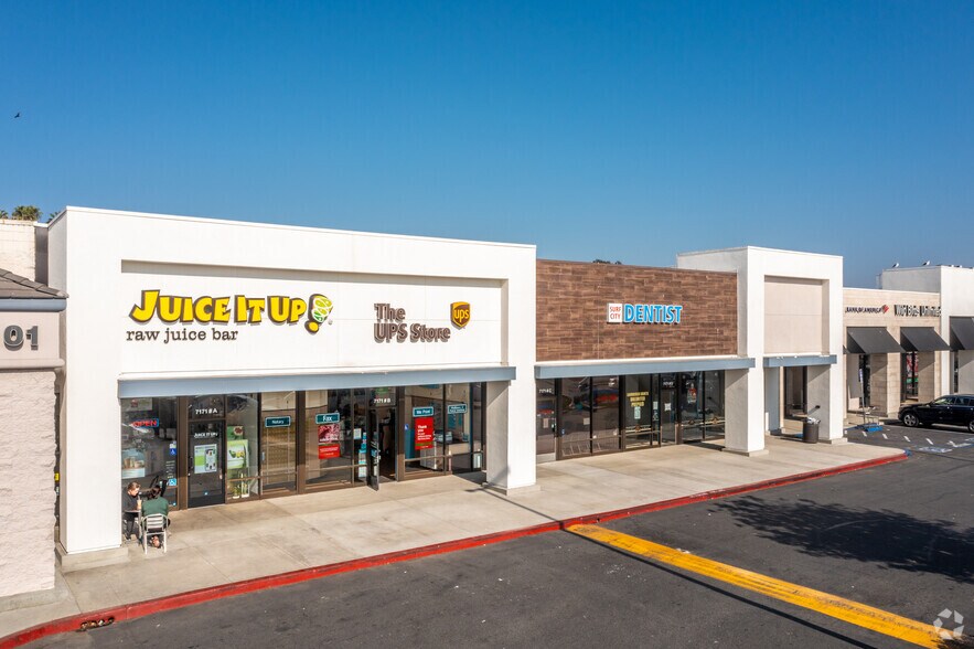 7011-7251 Warner Ave, Huntington Beach, CA à louer - Photo de l’immeuble – Image 2 sur 8