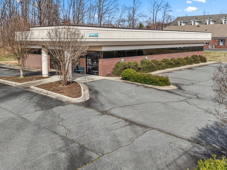 257 W Kings Hwy, Eden, NC à vendre - Photo de l’immeuble – Image 1 sur 21