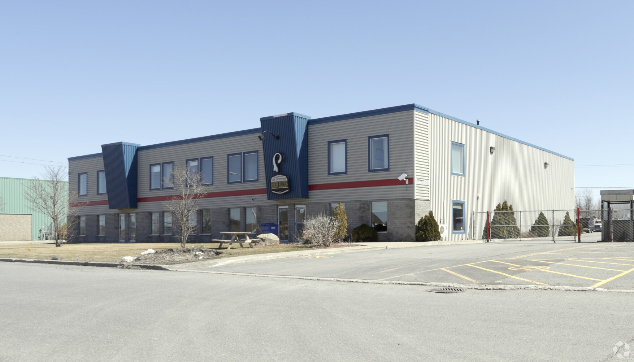 1525-1531 Rue Jean-Lachaîne, Sainte-Catherine, QC à louer Photo principale– Image 1 sur 9