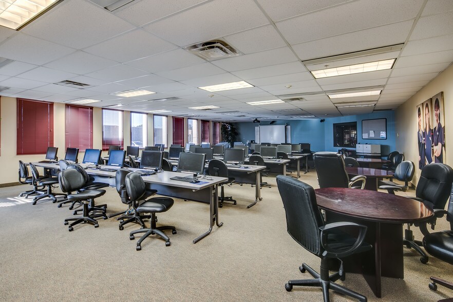 7475 Dakin St, Denver, CO à louer - Photo intérieure – Image 3 sur 8
