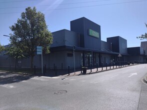 Local commercial dans Corbeil-Essonnes à louer Photo de l’immeuble– Image 1 sur 6