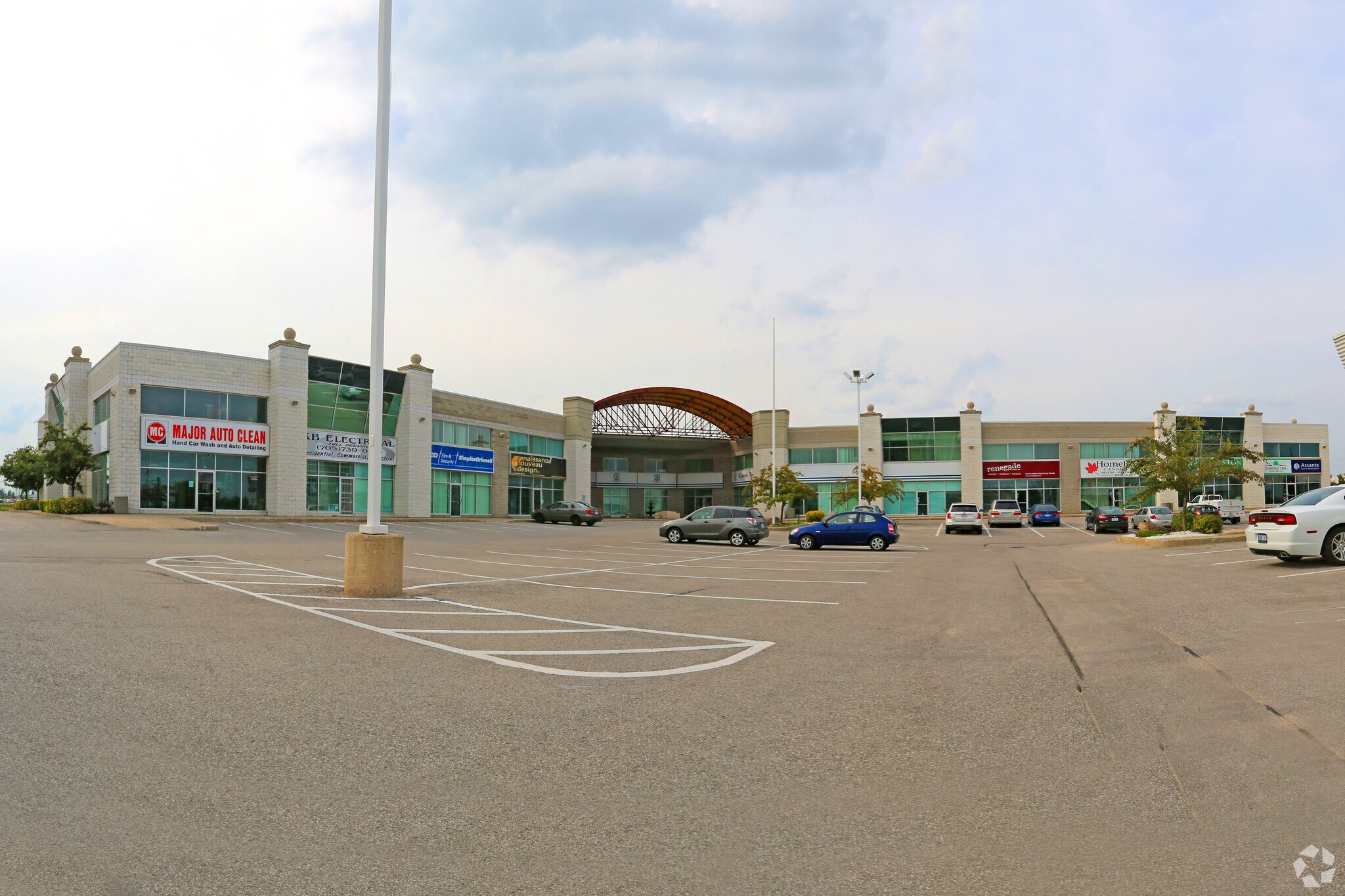 576 Bryne Dr, Barrie, ON à louer Photo principale– Image 1 sur 6