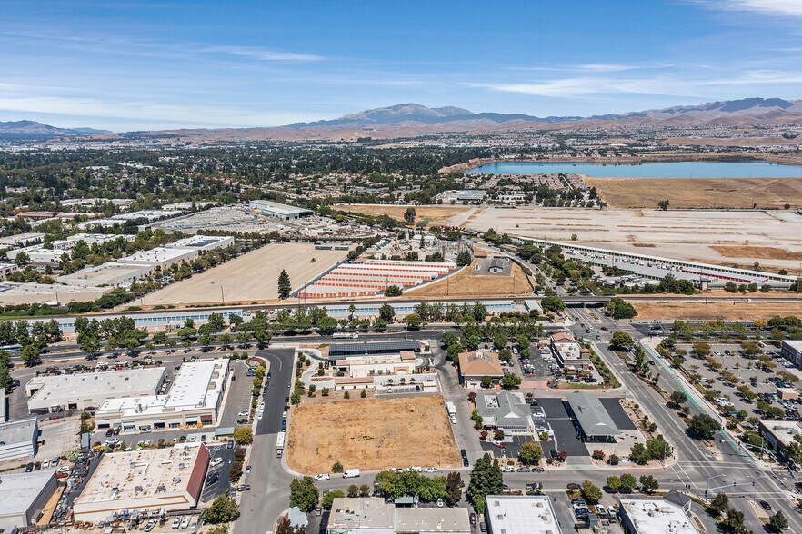 3595 Utah St, Pleasanton, CA à louer - Photo principale – Image 1 sur 8