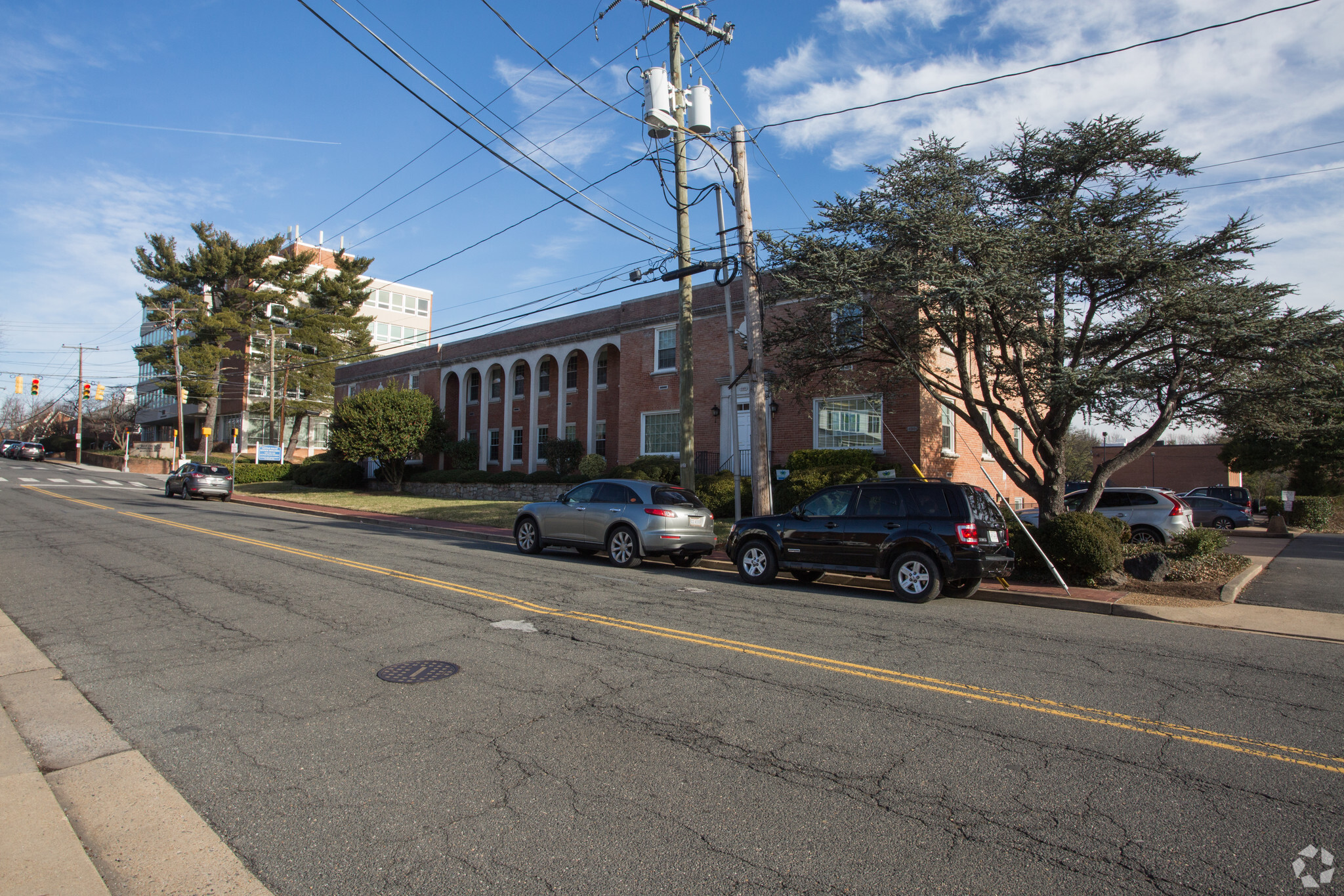 130-150 Little Falls St, Falls Church, VA à louer Photo principale– Image 1 sur 15