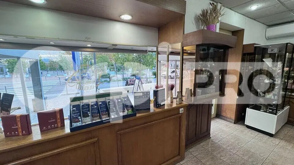 Local commercial dans Mandelieu-la-Napoule à louer - Photo intérieure – Image 3 sur 5