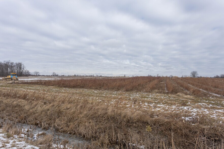 9236-9322 Dickenson Rd, Hamilton, ON à louer - Photo de la construction – Image 2 sur 4