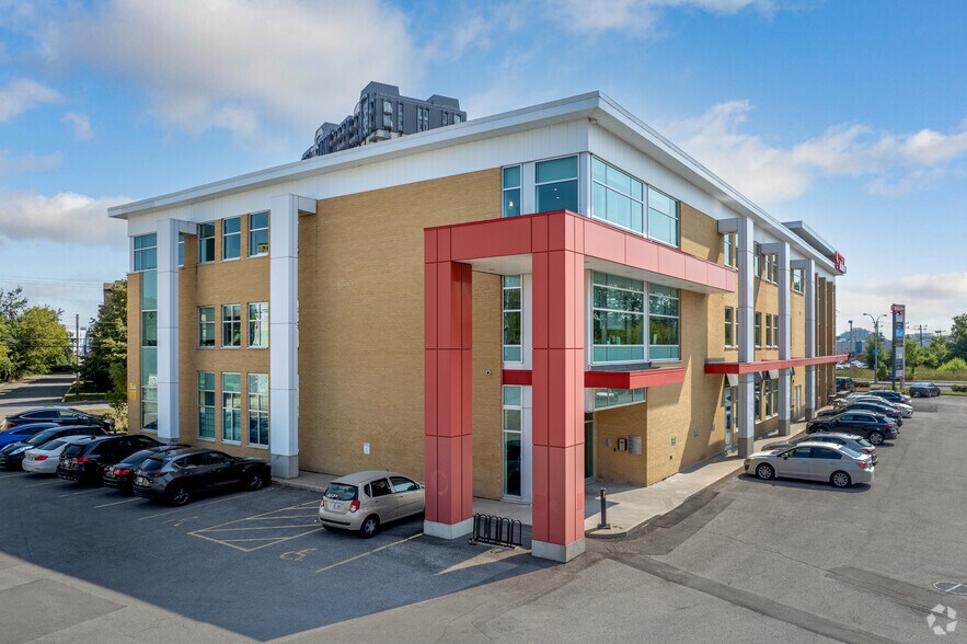 1545 Boul De L'avenir, Laval, QC à louer - Photo de l’immeuble – Image 3 sur 4