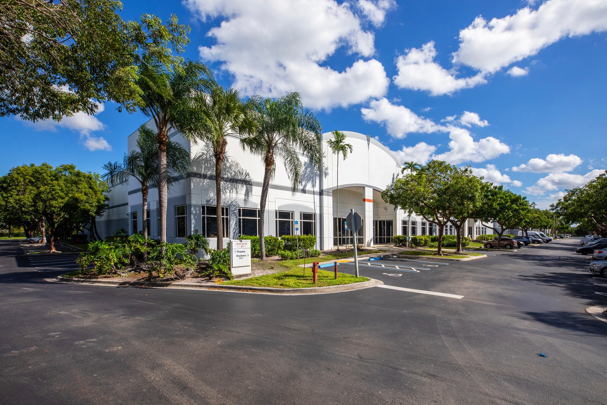 2001-2009 NW 25th Ave, Pompano Beach, FL à louer Photo principale– Image 1 sur 12