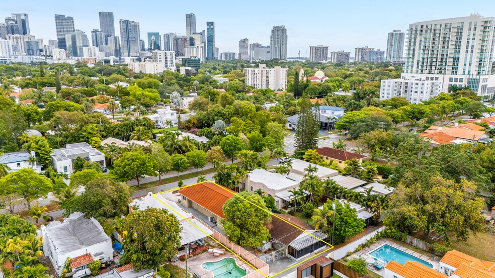 426 SW 26th Rd, Miami, FL à vendre - Photo de l’immeuble – Image 3 sur 20