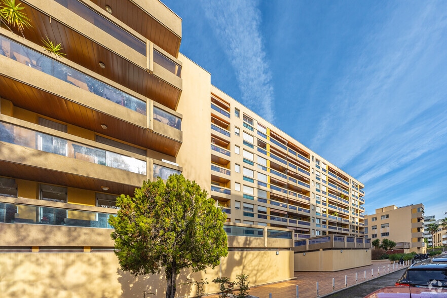 111 Rue Jean Mermoz, Marseille à louer - Photo de l’immeuble – Image 2 sur 10