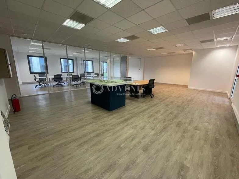 Bureau dans Villebon-sur-Yvette à louer - Photo de l’immeuble – Image 2 sur 9