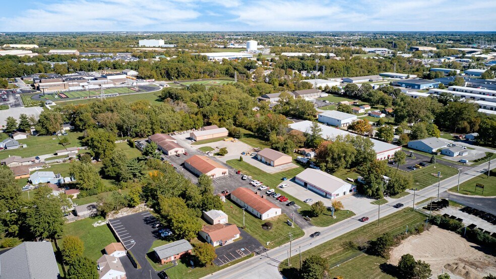 5342 Elmwood Ave, Indianapolis, IN à louer - Photo de l’immeuble – Image 1 sur 11