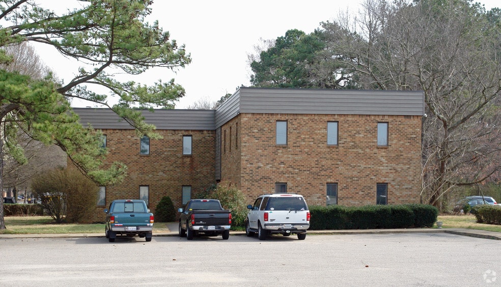 501 Cedar Rd, Chesapeake, VA à louer - Photo de l’immeuble – Image 3 sur 5