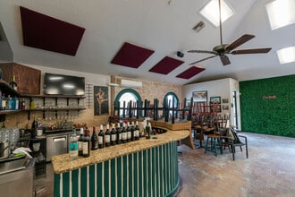 7800 Blind Pass Rd, Saint Pete Beach, FL à louer Photo intérieure– Image 1 sur 10