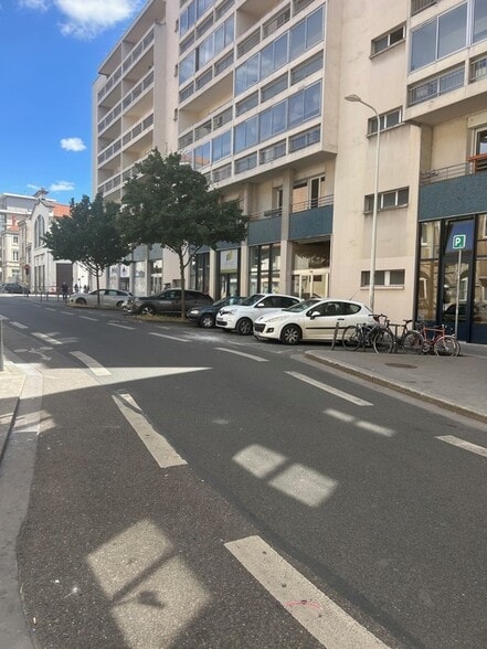 Local commercial dans Lyon à vendre - Photo de l’immeuble – Image 2 sur 3