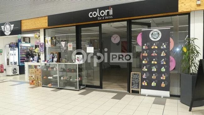 Plus de détails pour Local d'activités à louer