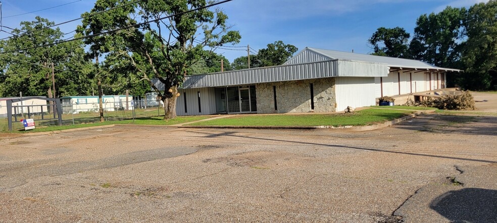 2820 E Marshall Ave, Longview, TX à louer - Photo de l’immeuble – Image 1 sur 23