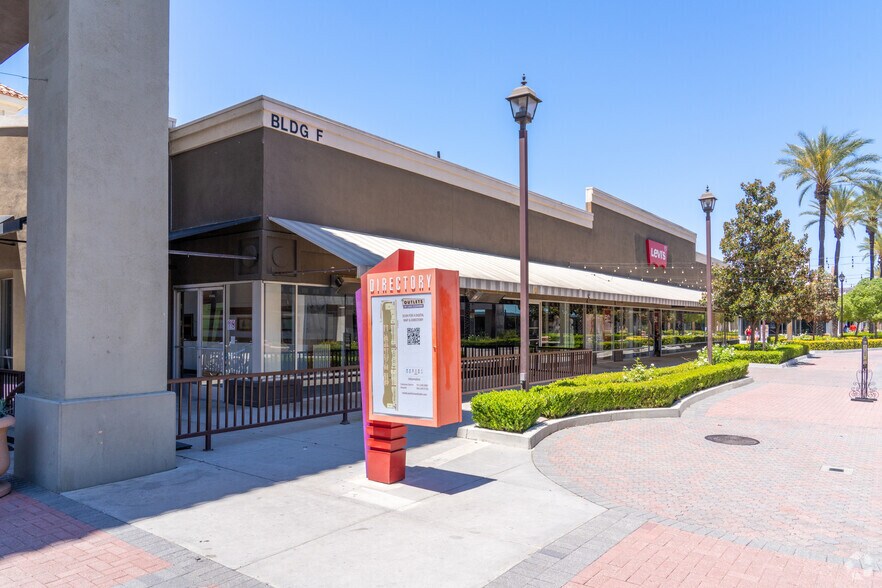 17600 Collier Ave, Lake Elsinore, CA à vendre - Photo principale – Image 1 sur 4