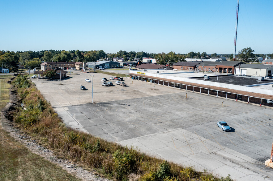 Rte 15 W, Fairfield, IL à louer - Photo de l’immeuble – Image 3 sur 4
