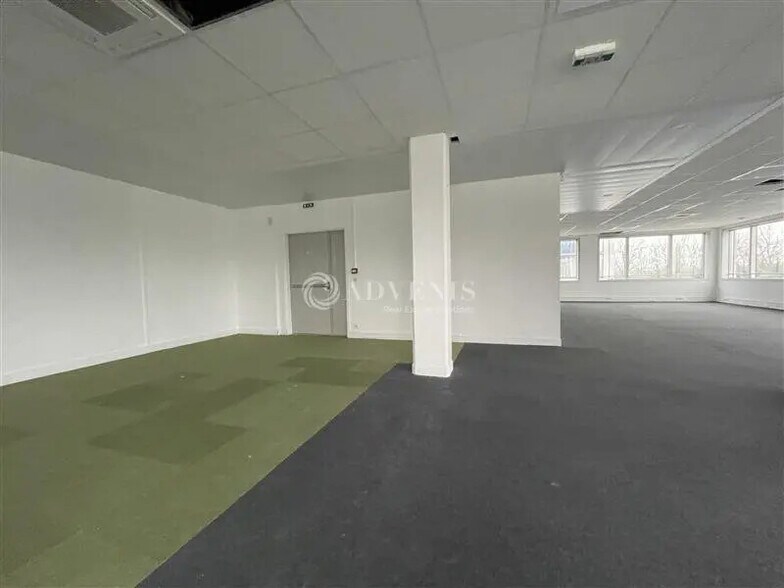 Bureau dans Villepinte à louer - Photo de l’immeuble – Image 3 sur 9