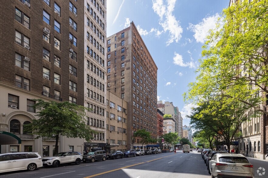 50-56 W 72nd St, New York, NY à louer - Photo de l’immeuble – Image 2 sur 4