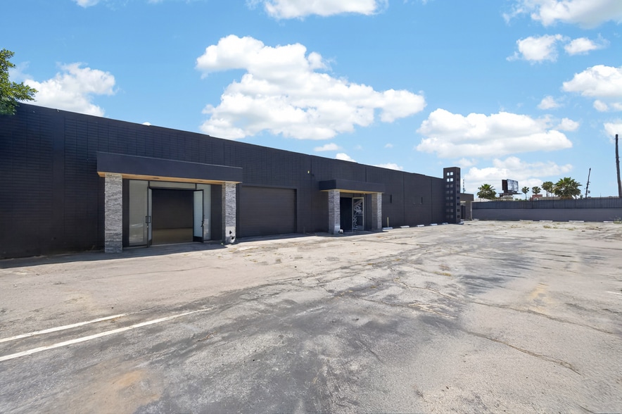 6840-6842 Hayvenhurst Ave, Van Nuys, CA à louer - Photo de l’immeuble – Image 3 sur 12