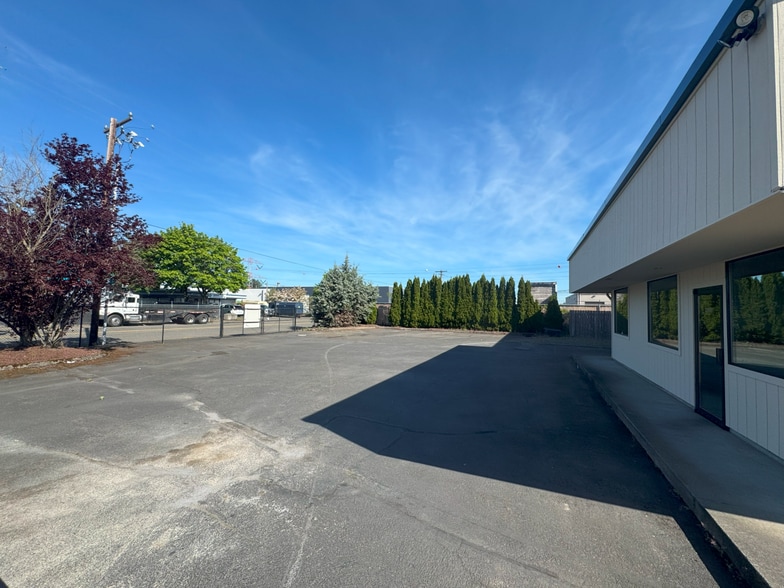 3202 C St NE, Auburn, WA à louer - Photo de l’immeuble – Image 2 sur 6
