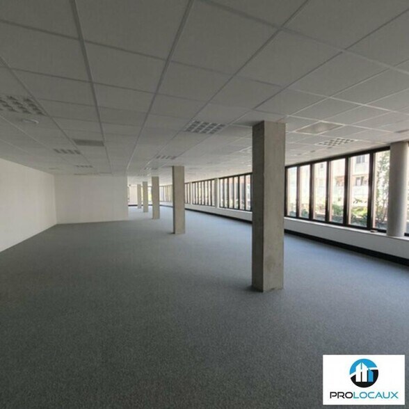Local commercial dans Grenoble à louer - Photo de l’immeuble – Image 1 sur 15