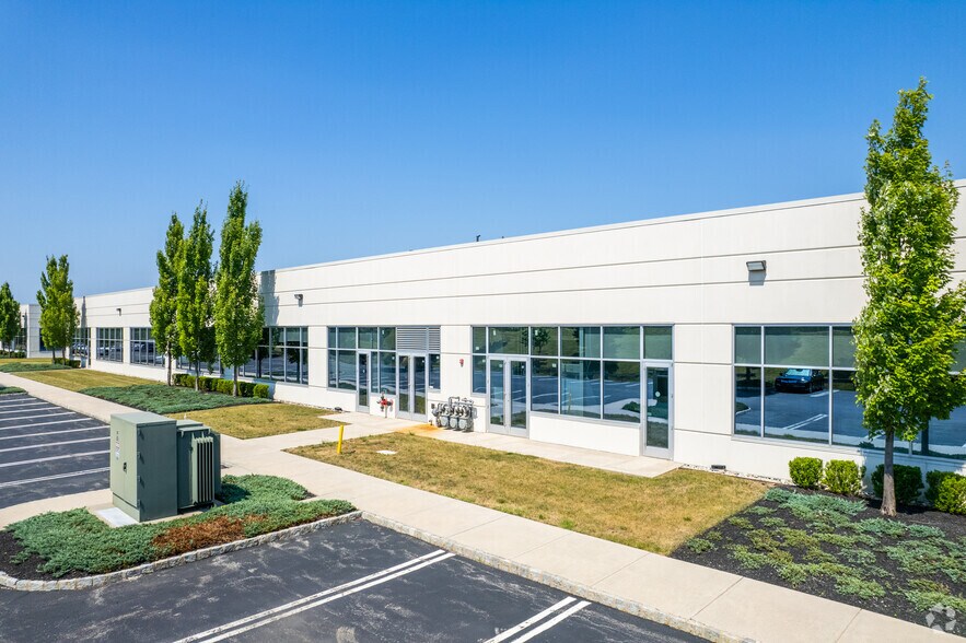 731 Arbor Way, Blue Bell, PA à louer - Photo de l’immeuble – Image 3 sur 7