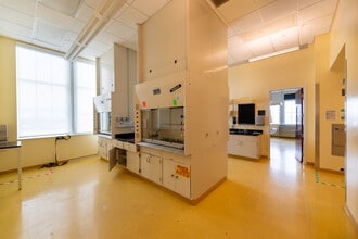 150 N Research Campus Dr, Kannapolis, NC à louer Photo intérieure– Image 2 sur 11