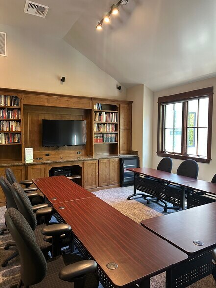 7307 SW Beveland Rd, Tigard, OR à louer - Photo de l’immeuble – Image 3 sur 9