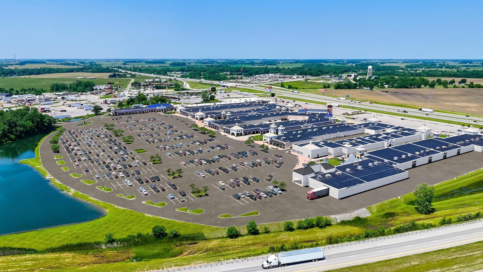 8000 Factory Shops Blvd, Jeffersonville, OH à louer Photo de l’immeuble– Image 1 sur 25