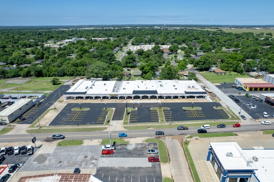 1010-1050 N Flood Ave, Norman, OK à louer - Aérien – Image 2 sur 3