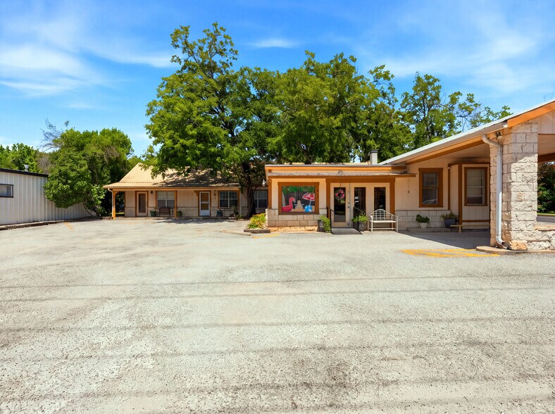 812 N Llano St, Fredericksburg, TX à vendre - Photo de l’immeuble – Image 2 sur 45