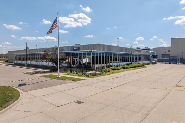 Plus de détails pour 12001 Farmington Rd, Livonia, MI - Industriel/Logistique à louer