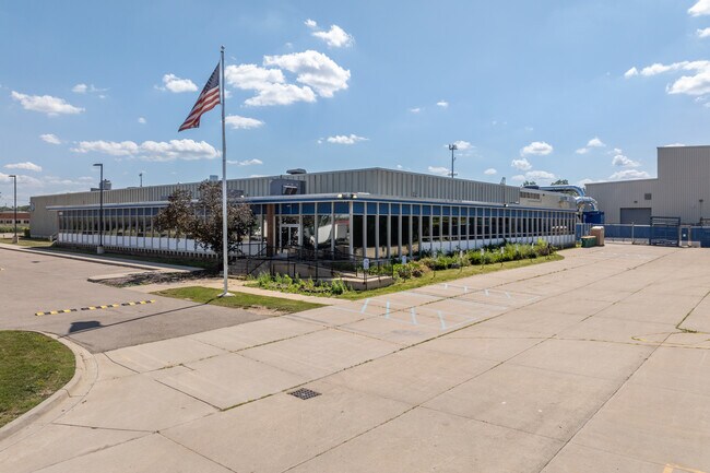 Plus de détails pour 12001 Farmington Rd, Livonia, MI - Industriel/Logistique à louer