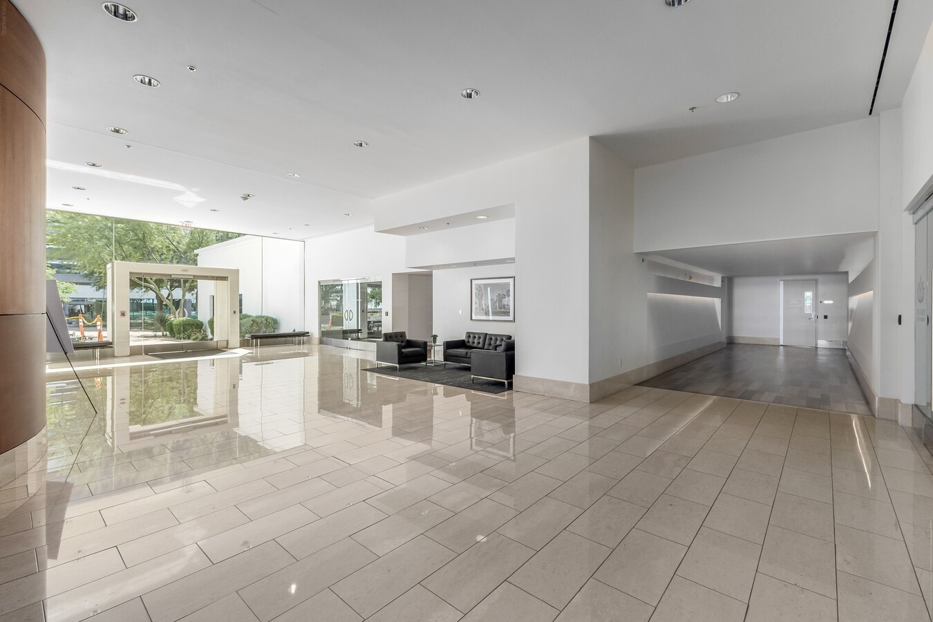 3033 N Central Ave, Phoenix, AZ 85012 - Lot 420 -  - Photo intérieure - Image 1 of 21