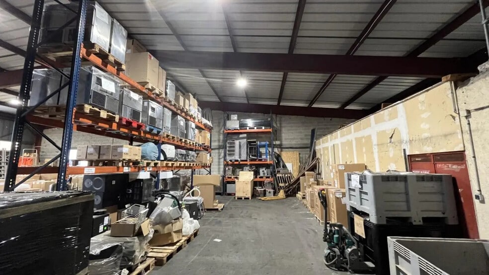 Local d’activités dans à louer - Photo intérieure – Image 3 sur 11