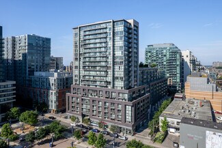 Plus de détails pour 68 Abell St, Toronto, ON - Logement à vendre