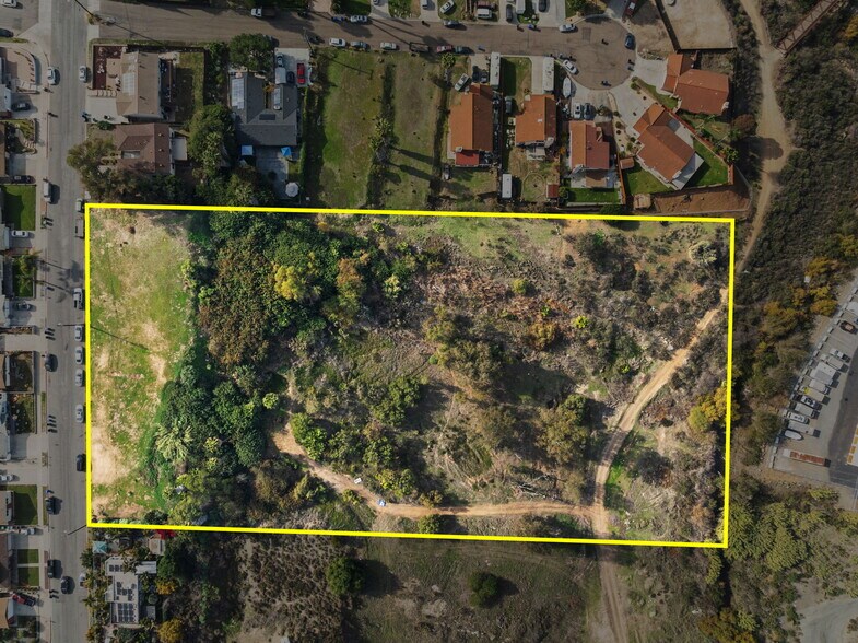 8840 Leigh Ave, Spring Valley, CA à vendre - Photo de l’immeuble – Image 3 sur 13