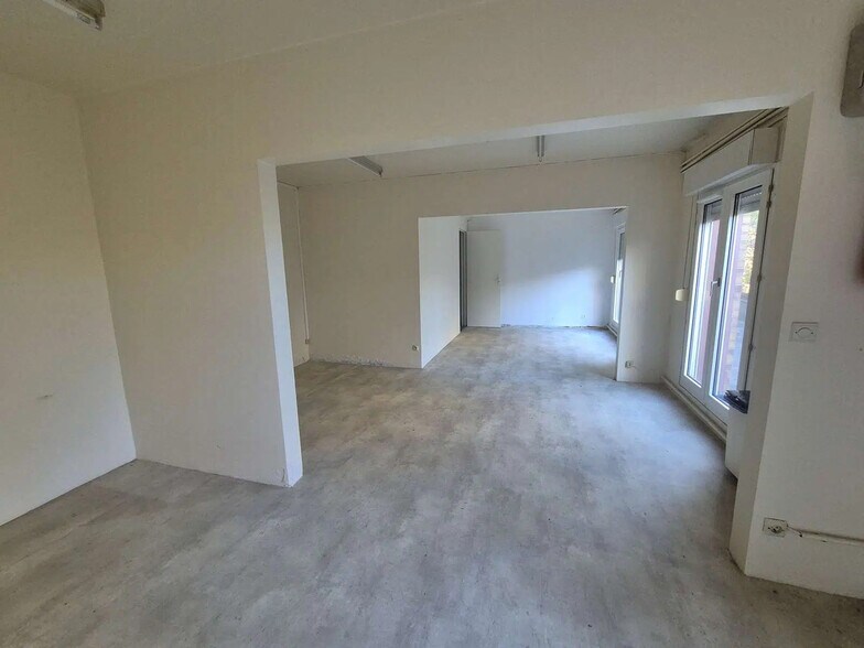 Bureau dans Dammarie-Les-Lys à louer - Photo intérieure – Image 2 sur 3