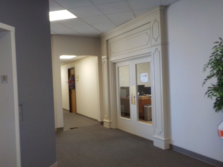 3700 N 10th St, McAllen, TX à louer - Photo intérieure – Image 3 sur 69