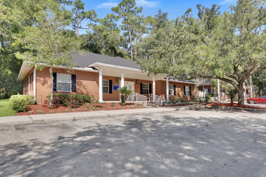 4711 NW 53rd Ave, Gainesville, FL à louer - Photo de l’immeuble – Image 3 sur 24