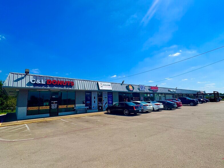 800-832 N Crowley Rd, Crowley, TX à louer - Photo de l’immeuble – Image 3 sur 4