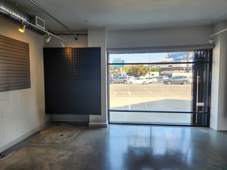 8543 Venice Blvd, Los Angeles, CA à louer - Photo de l’immeuble – Image 3 sur 12