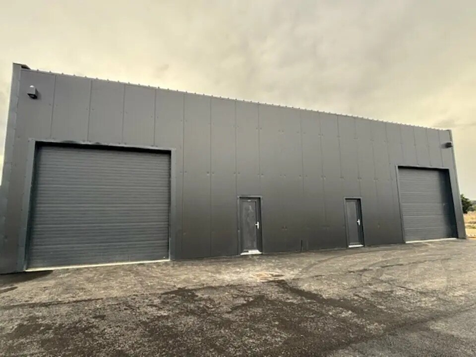 Local d’activités dans Sablet à louer Photo de l’immeuble– Image 1 sur 10