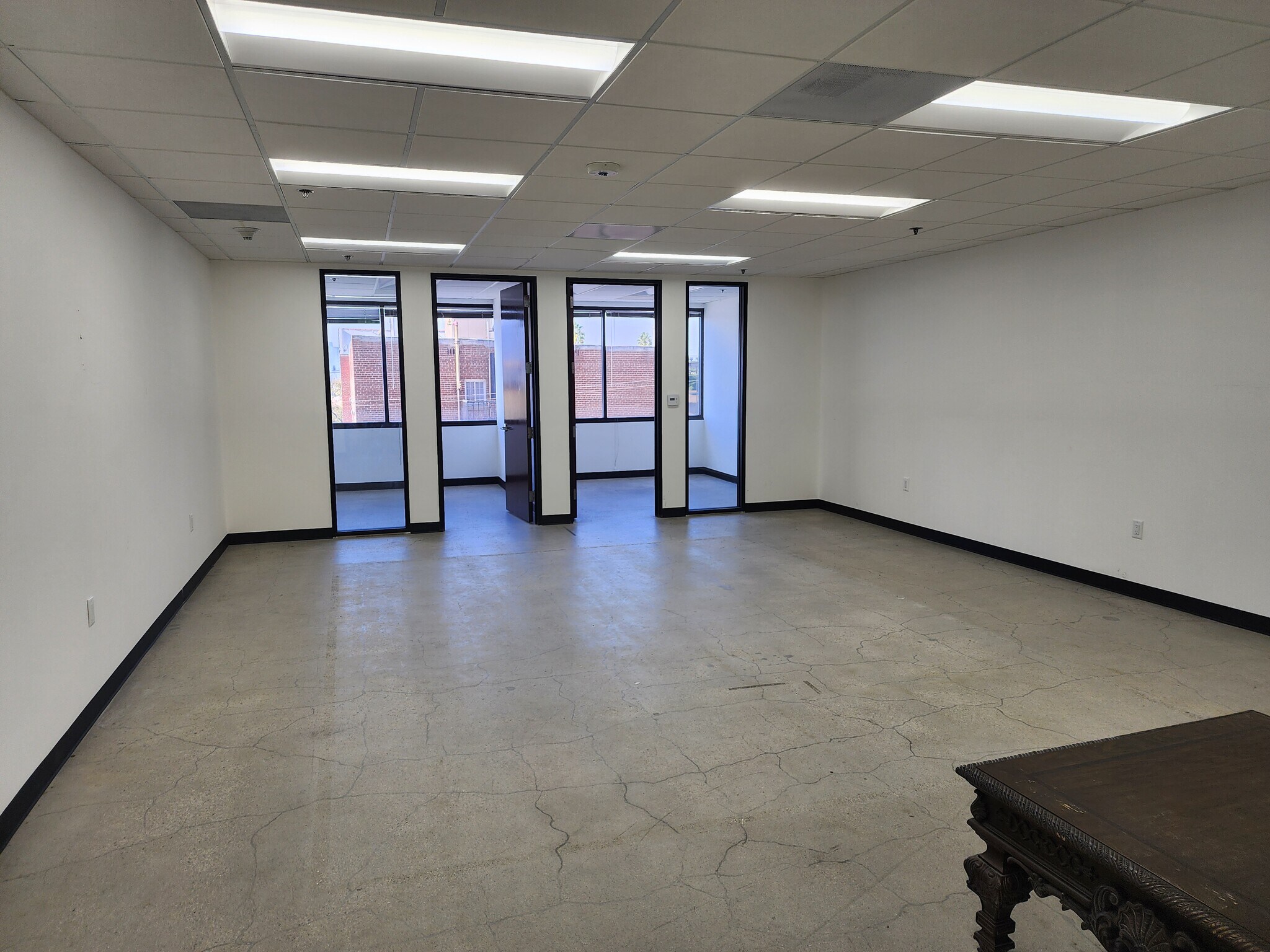 425 E Colorado St, Glendale, CA à louer Photo de l’immeuble– Image 1 sur 3